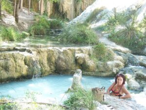 Le_terme_di_Bagni_San_Filippo_,in_Val_d_Orcia_-_panoramio