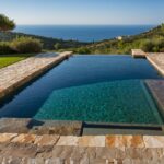 villa-con-piscina-pietra-naturale