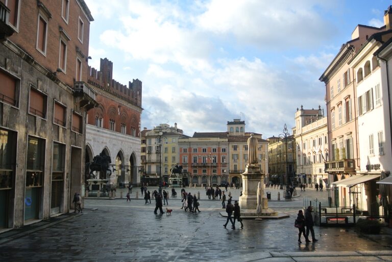 Piazza_dei_Cavalli_Piacenza